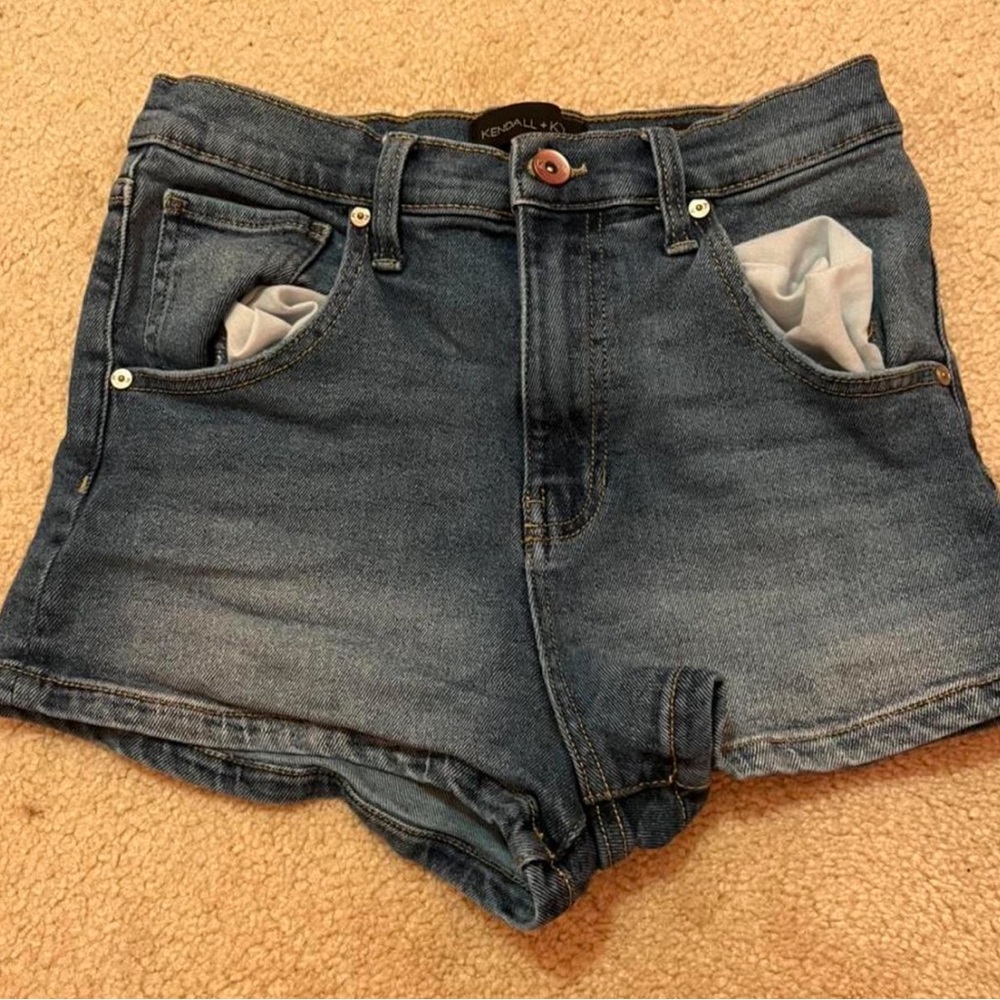size 4 kendall + kylie dark-wash denim shorts :)